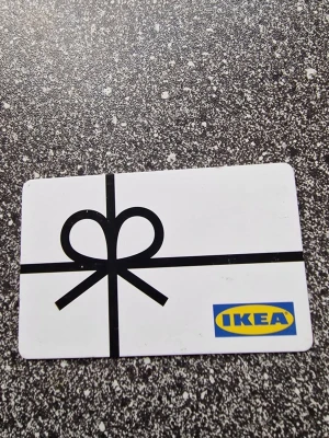 IKEA presentkort  - Värde 450kr. Kan användas online och i alla varuhus. Presentkortet skickas digitalt. Pris: 300kr