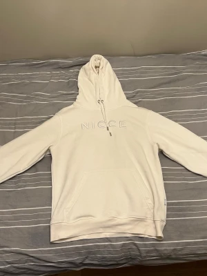 Vit Nicce Hoodie - Storlek M