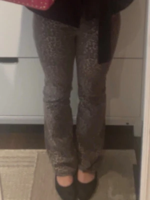 Leopard jeans från nelly - Pro 