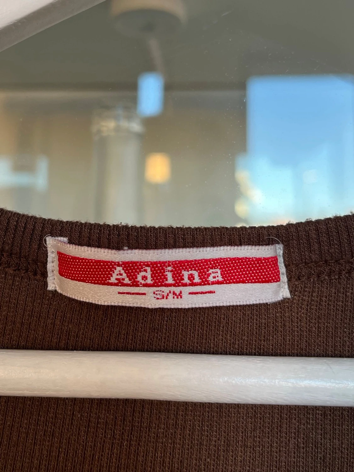 Brun ribbad linnetopp från Adina - 2