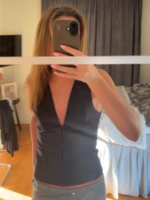 Svart djup v-ringad korsettopp - Zara top, knappt använd💕