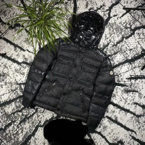 Moncler jacka - Moncler jacka, storlek M, pris kan diskuteras
