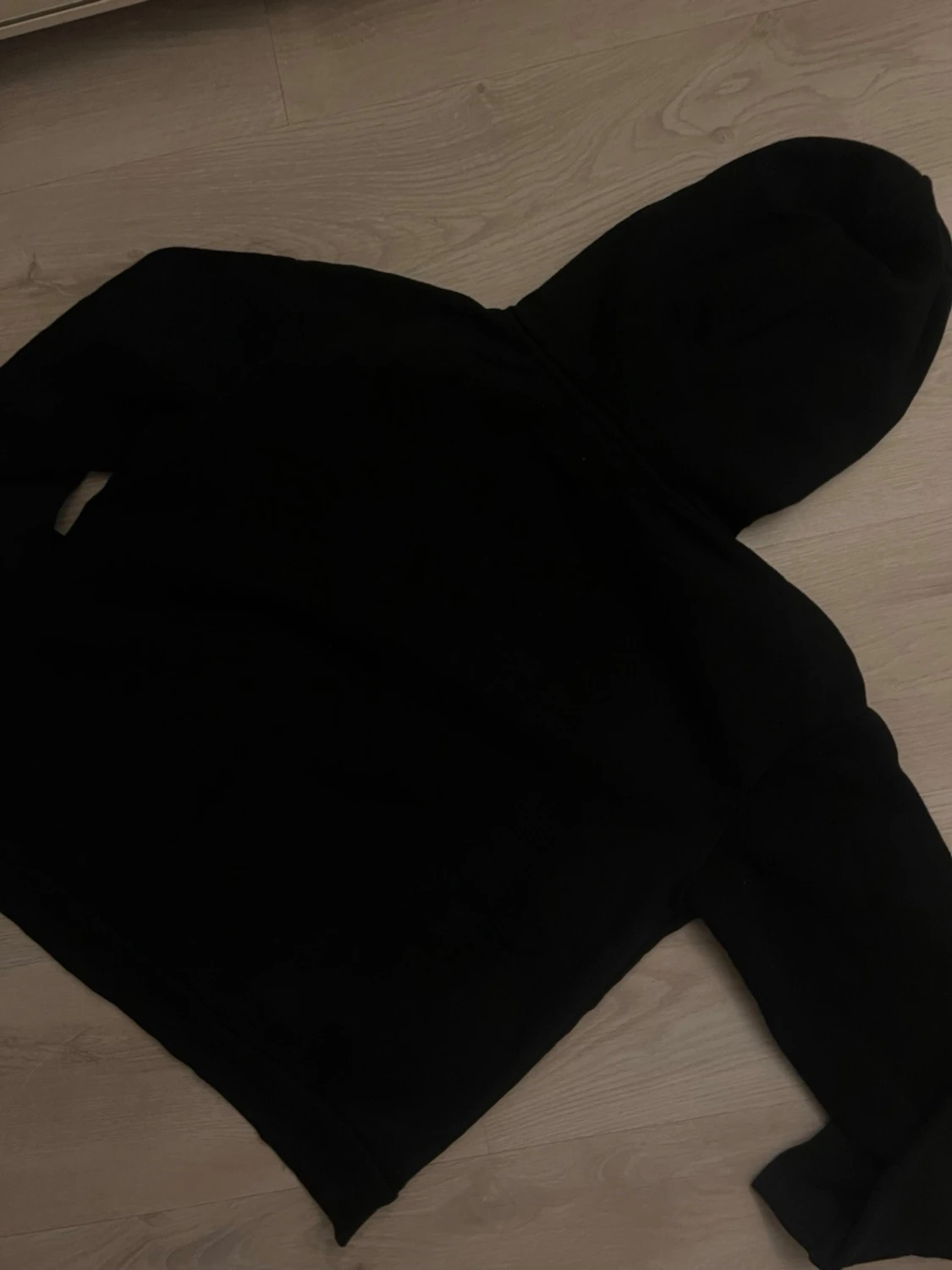 Svart hoodie  - 3