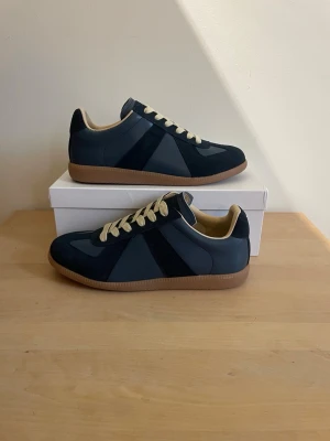 Mason Margiela Gats - Ett par helt nya Mason Margiela Gats i storlek 43. Kan även passa 42. Allt og tillkommer. Skriv gärna om du har någon fråga! Priset kan diskuteras!