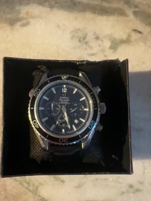 Omega seamaster  - Omega seamaster planet ocean sjukt bra kvalitet. Metallband kommer med