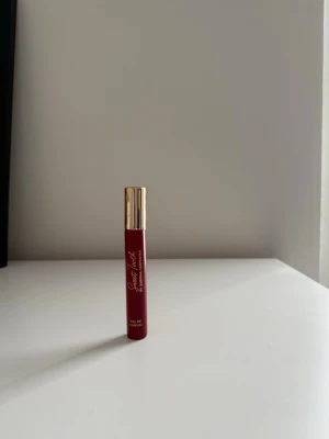 Sabrina Carpenter parfym - 10 ml. Aldrig använd.  