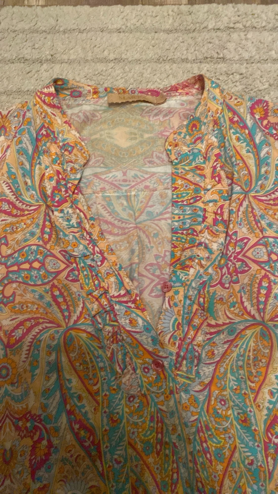 Mönstrad klänning i pastellfärger - 1