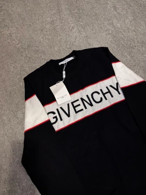 Givench tröja - Helt ny och oandvänd givench tröja storlek L. Inte rikti