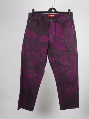 Supreme X The Crow Jeans - Feta Supreme Jeans från deras collab med The Crow, aldrig använt, helt nya! Kan ta ner priset om du köper samma dag