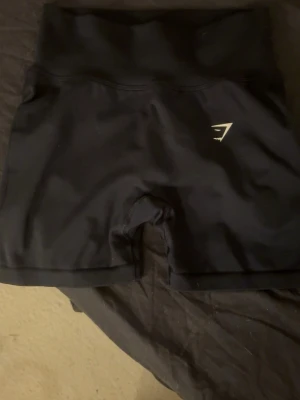 Gymshark shorts - Med scrunch och but lift. Använda fåtals gånger. Ser nya ut. Storlek M