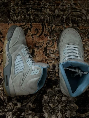 Jordan 5 blue bird  - Säljer mina jordans för billigt har använts ett par gånger 