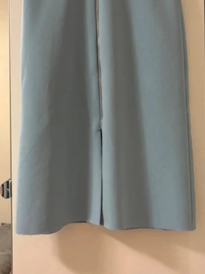 Pennkjol från Topshop - Snygg ljusblå pennkjol från Topshop med dragkedja. Storlek UK 10, EU 38