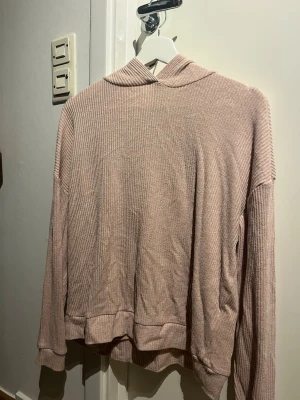 Rosa hoodie tröja - Fin rosa hoodie tröja ifrån vero Moda❤️