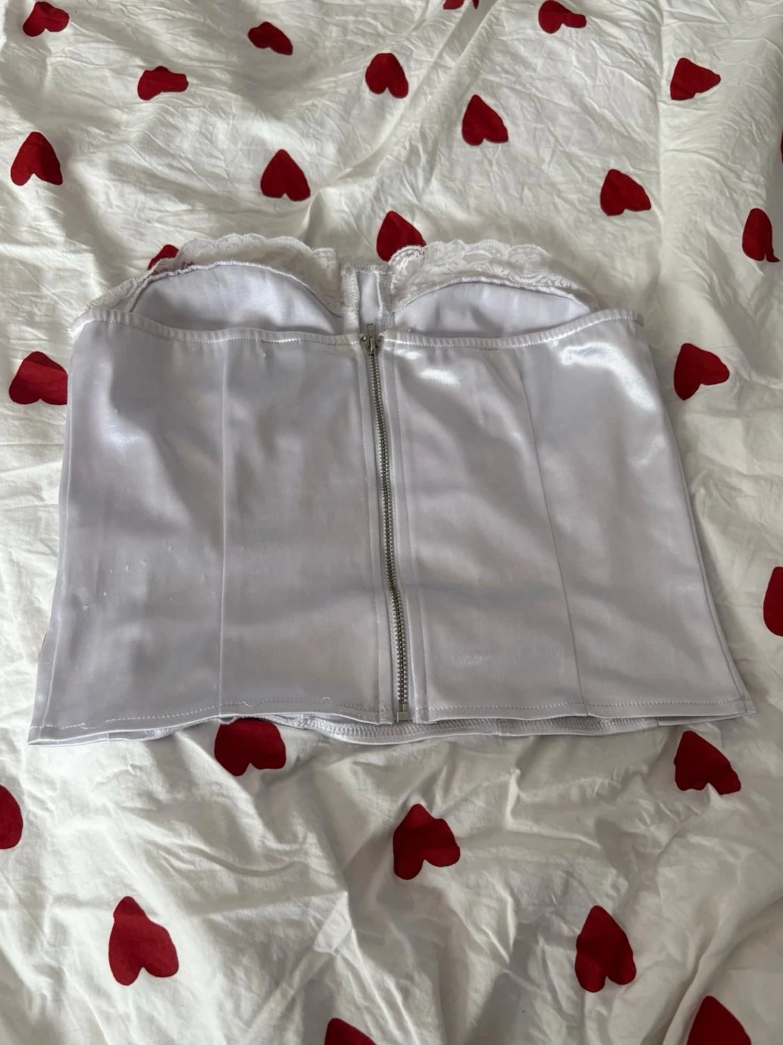 Vit axelbandslös korsett med spets - 1