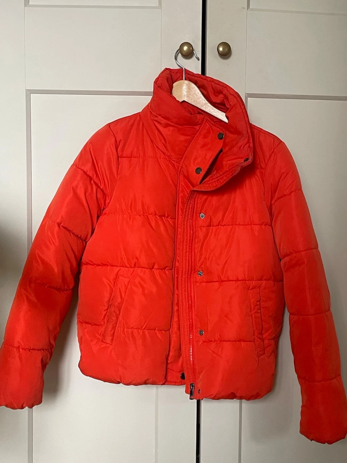 Röd pufferjacka från ONLY