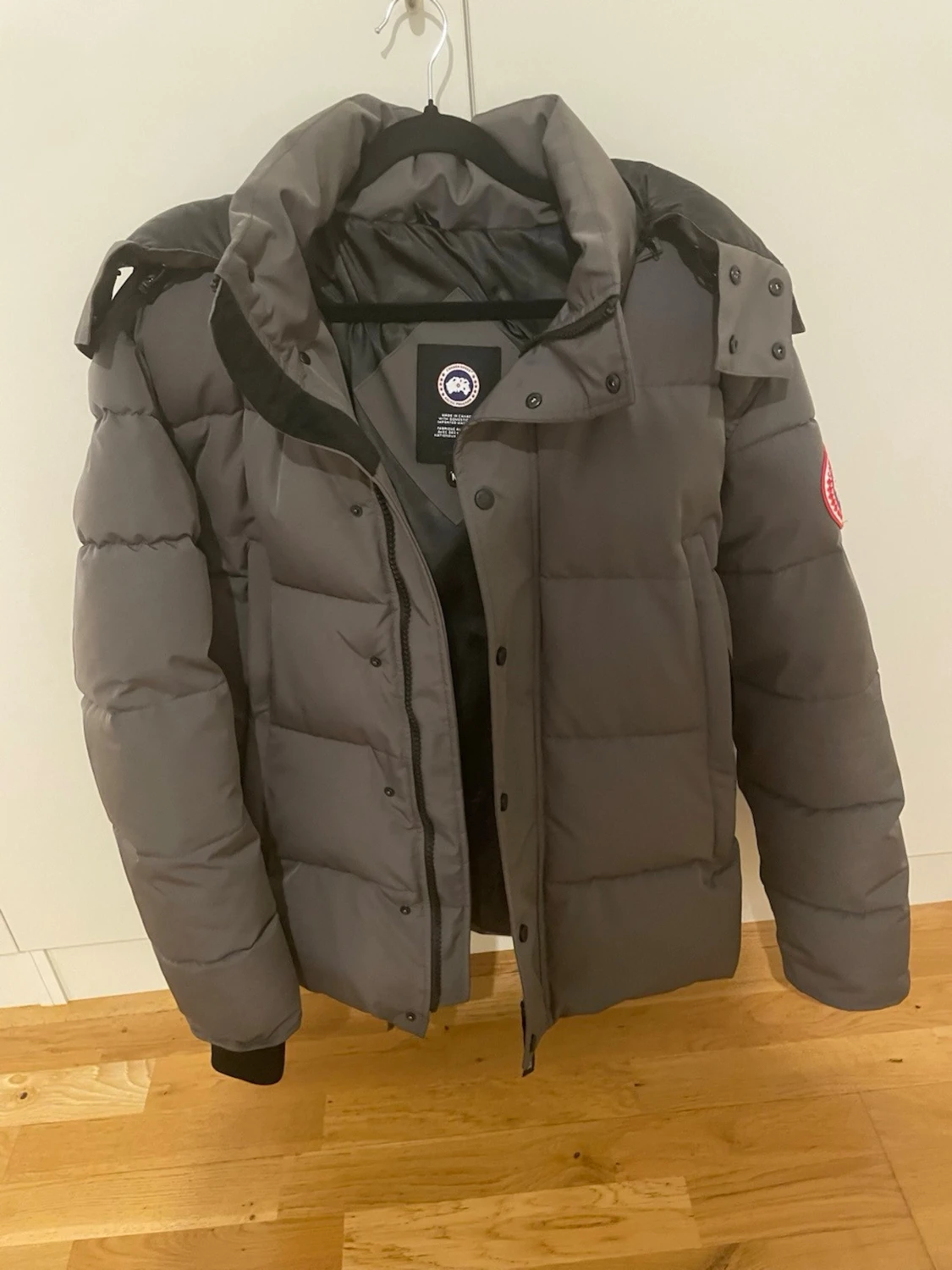 Grå dunjacka från Canada Goose