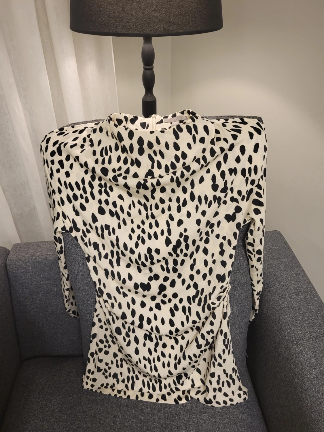 H&M svart, offwhite leopard sommar klänning, storlek XS - 2