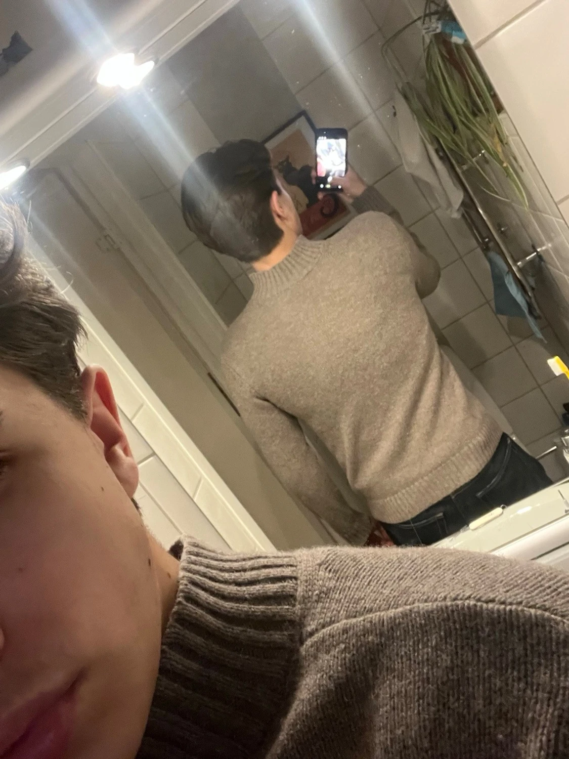 Grå stickad tröja med hög krage - 5