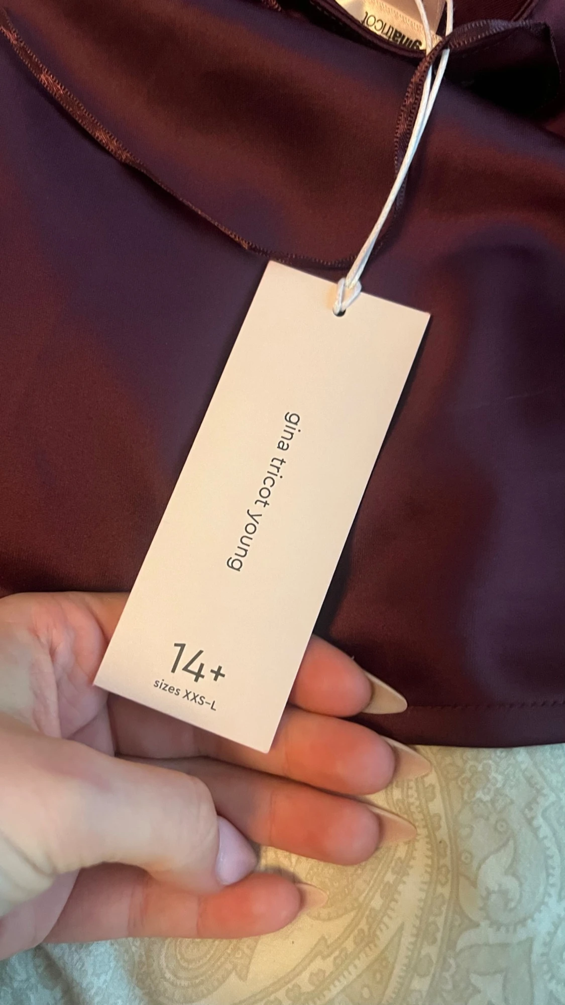 Vinröd halterneck topp i satin - 3