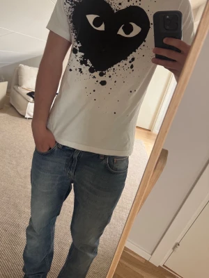 Comme Des Garçon T-shirt - Mycket populär tröja från Cdg. Jättefint skick, äkta. Hör av dig vid frågor!