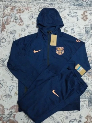 Barcelona nike tech marinblå - Barcelona nike tech marinblå size M