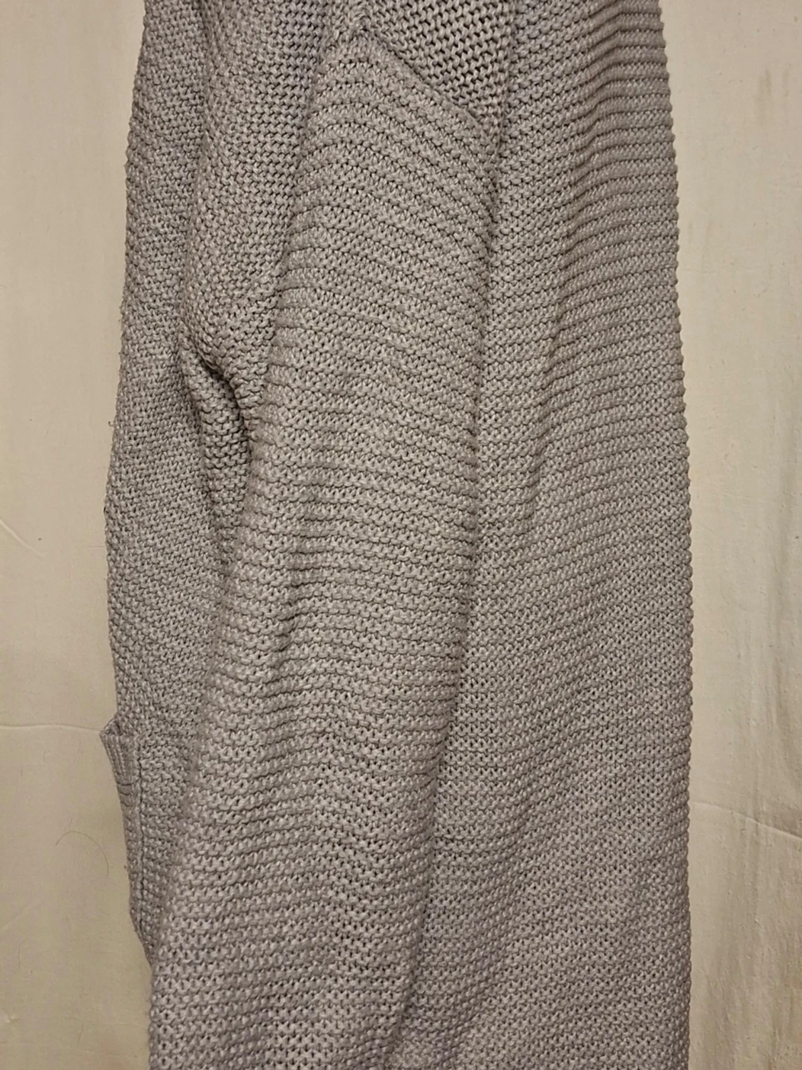 Ljusgrå stickad cardigan med fickor - 2