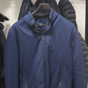 Loro Piana Jacka - Höstjacka från LoroPiana med foder inuti.. Dragkedja lite trög, annars bra skick.