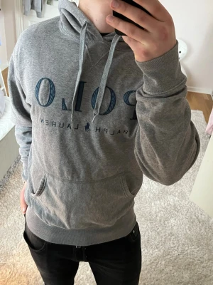Ralph Lauren Hoodie  - Ralph Lauren | Bra skick | Size - M | Pris 699 | Hör av dig vid minsta fråga eller fundering📩
