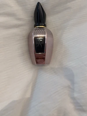 Xerjoff Tony iommi Monkey - Xerjoff Tony iommi Monkey. Använd 5/6 sprut. Nypris 3163.