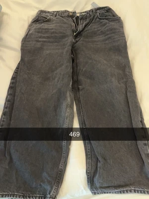 Jeans  - Nypris på bild. Skatermodel, sitter som 34/32