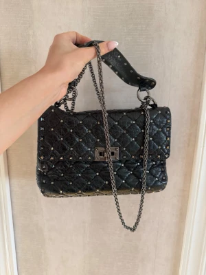 Valentino Rockstud - Kvitto skickas med!!  Alternativt kan jaf byta mot den lilla i svart!