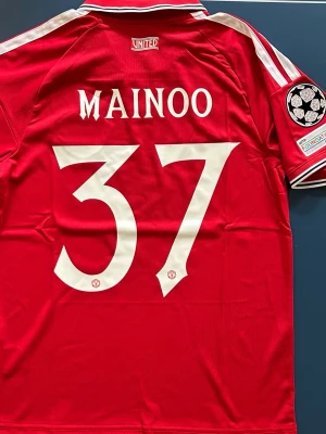 Mainoo Manchester United Fotbollströja - Helt ny Mainoo Manchester United Fotbollströja i storlek M. Säsongen 26/27
