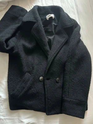 Kappa från Zara  - Fin kappa från Zara, barnavdelningen men passar mig som har Xs-S🌸