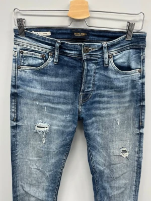 Jack & Jones slimfit glenn - Fint skick inga defekter. Slimfit Glenn i storlek W28 32 L