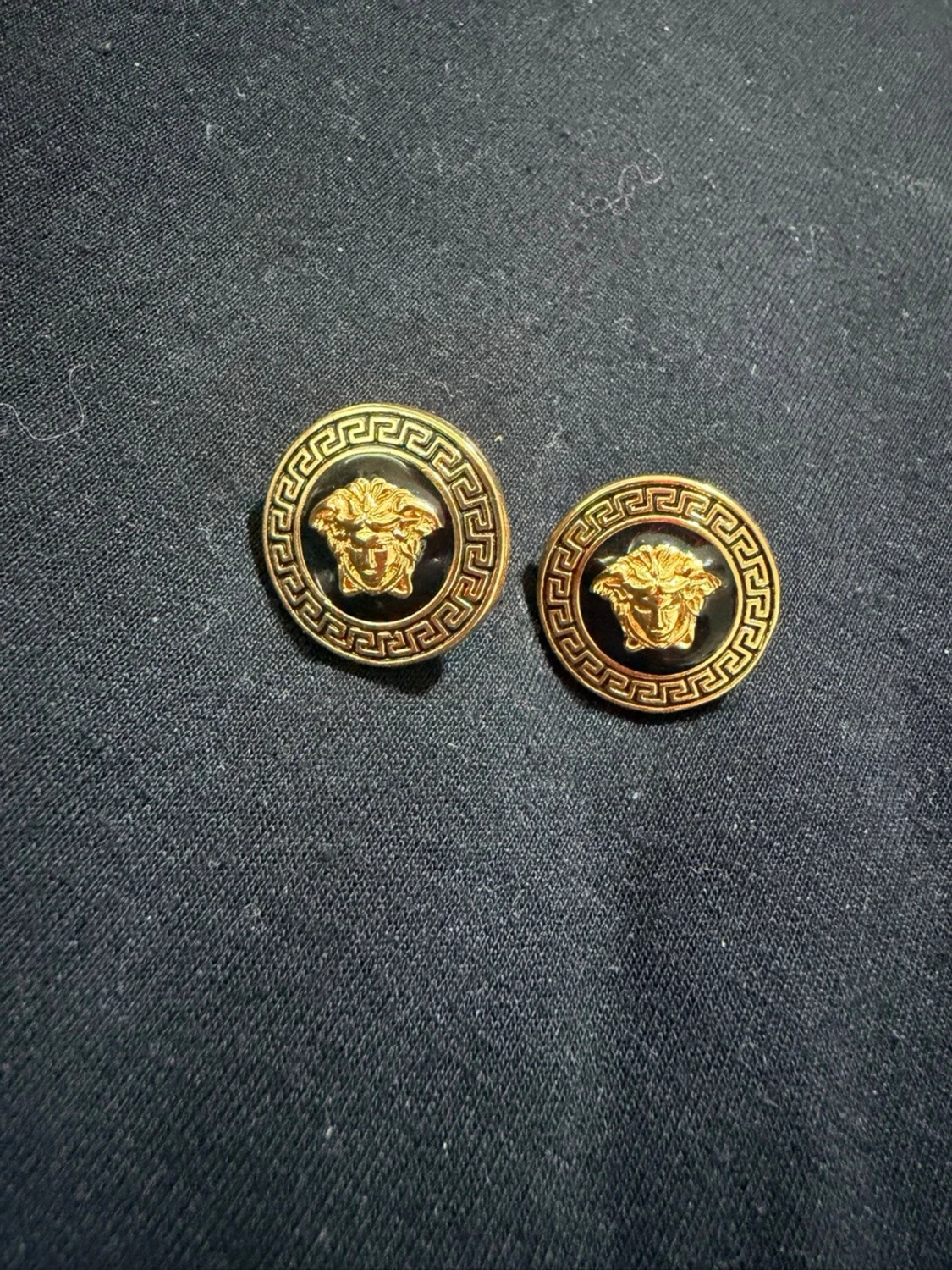 Svarta och guldiga örhängen - 2
