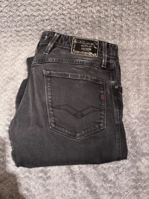 Replay jeans  - Säljer dessa mega snygga replay anbass denim  jeans i storlek 31, skriv om frågor😊