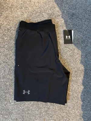 Under armour shorts - Helt nya aldrig änvänt med prislap den var för stor för mig och glömde lämna tillbaka den helt äkta 