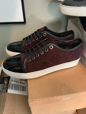 Lanvin skor (nya) - Hej, säljer nu dessa svin snygga lanvin skor. Skorna är i ny skick!  Begränsat antal boxar och dustbag. Hör av dig vid frågor.
