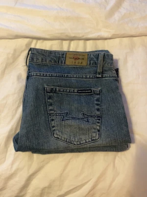 Dallas jeans - Jätte snygga lågmidjade jeans som är köpa på vinted med säljer då dem inte passade💗storleken är W 32 och L 29
