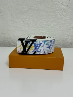 Lv Bälte  - Helt ny aldrig använd. Storlek 110. Snabb frakt endast bälte 