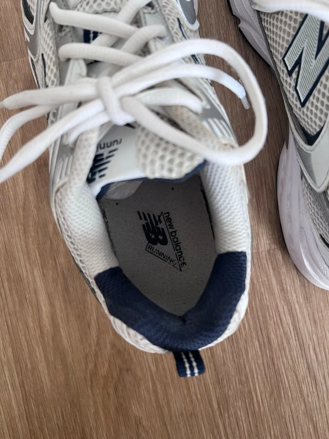 New Balance 530 y2k trendiga sneakers vit/marinblå – 39,5 - 4