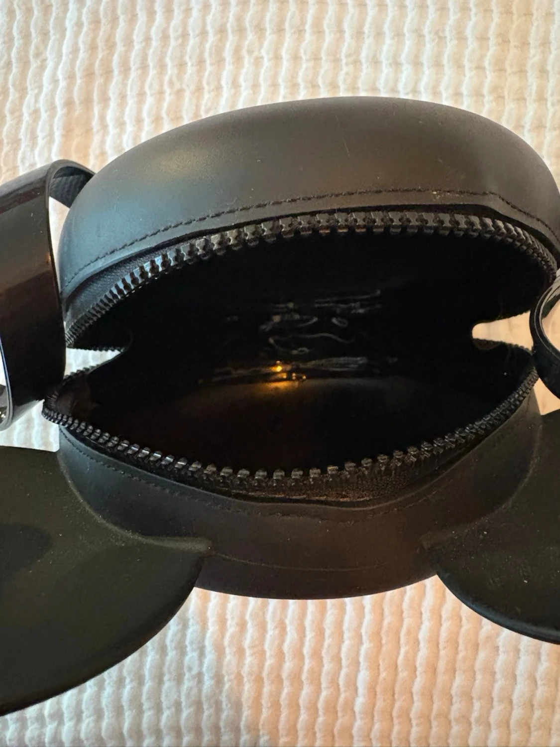 Svart handväska med musöron - 1