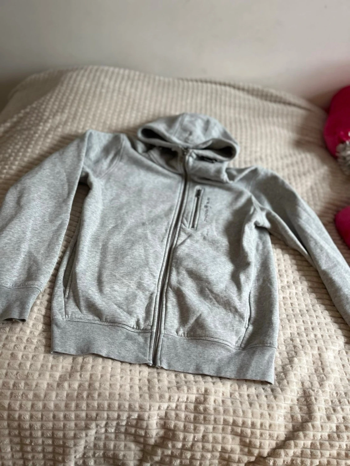 Grå hoodie från Sail Racing