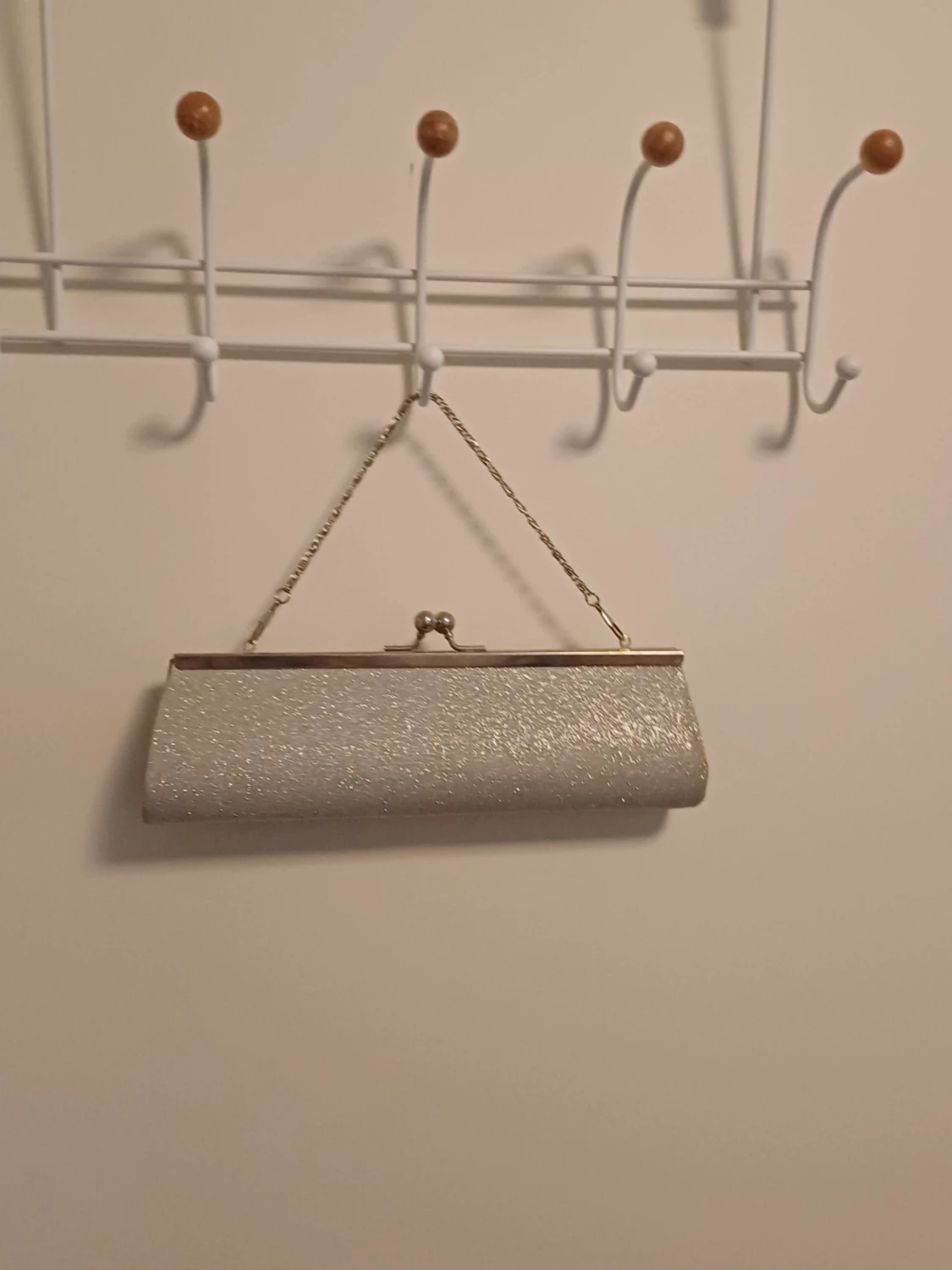 Glittrig silver kuvertväska