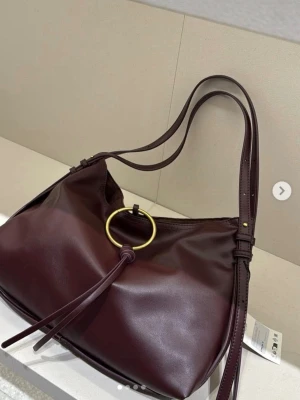 Zara väska - Fin väska från zara! Säljer då jag har för många väskor⭐️