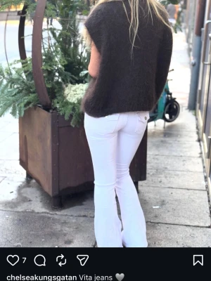 Chelsea jeans - Skit snygga vita Lågmidjade Chelsea jeans. Storlek xs och aldrig använda💕