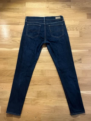 Polo Ralph Lauren - Jeans  - Sköna RL jeans, fin tvätt | Storlek: 29, midjemått är 42 cm och benlängd 99 cm | Skick: Mycket bra skick, inga defekter. | Kom privat vid frågor, allt gott |