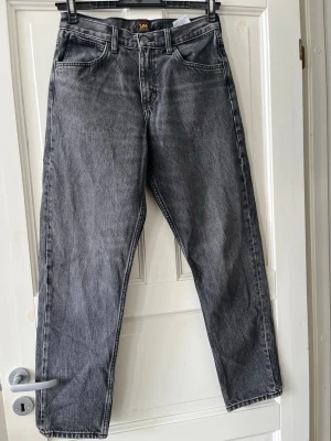 Lee Jeans Oscar W29 L32 - Mörkgråa Lee jeans i mycket bra skick. W29 och L32