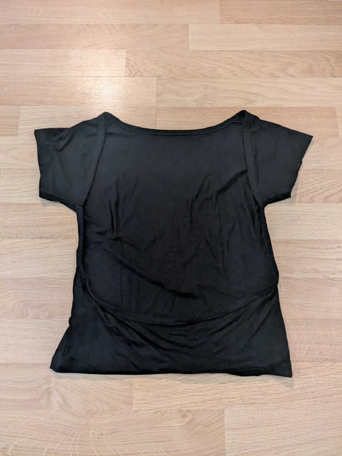 Svart kortärmad topp med öppen rygg stl. S - 2