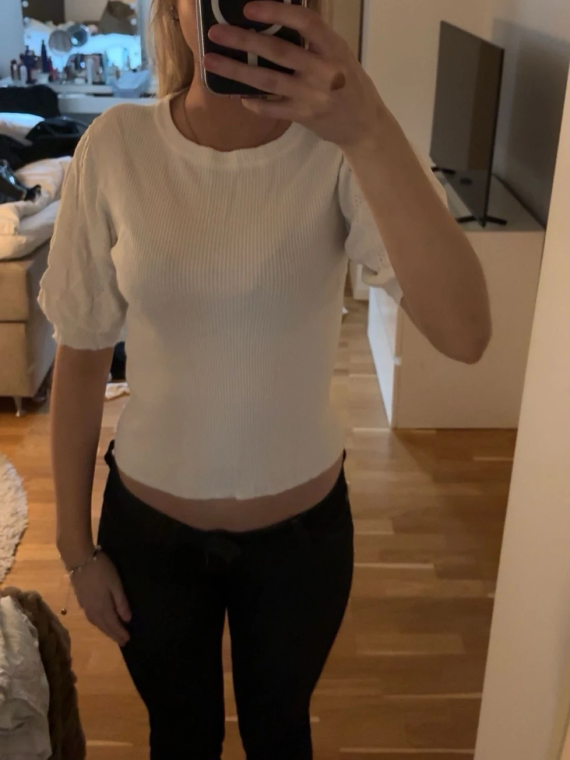 Vit ribbad topp med puffärm aren